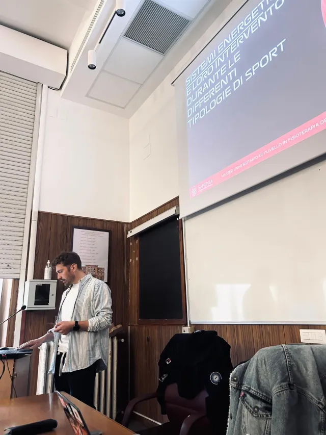 Giacomo Radici durante una lezione al master della Sapienza